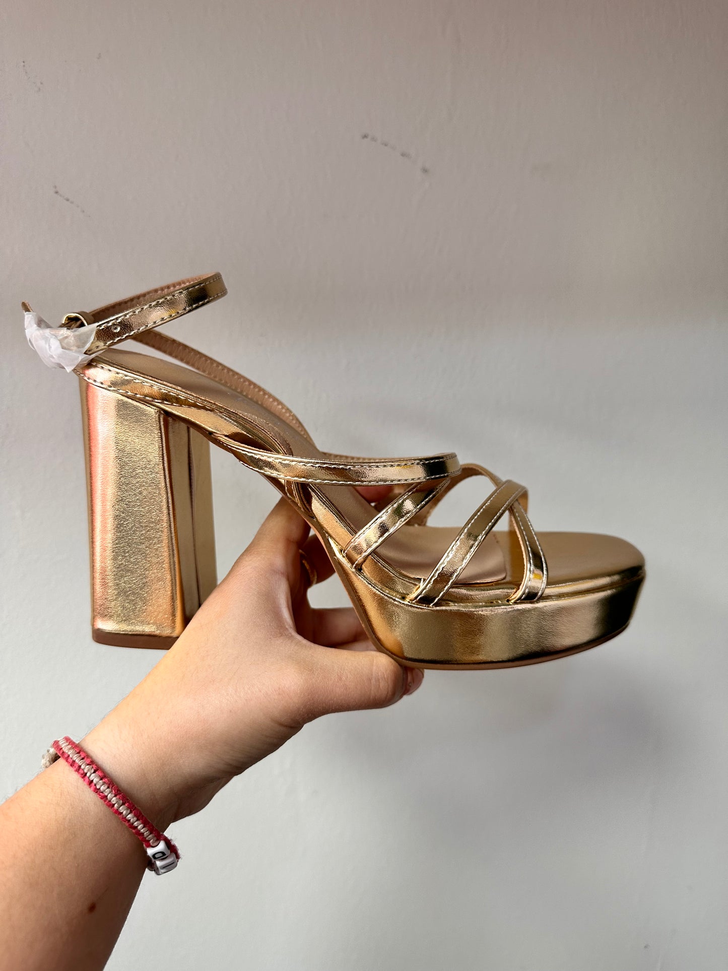 Tacón plataforma dorado