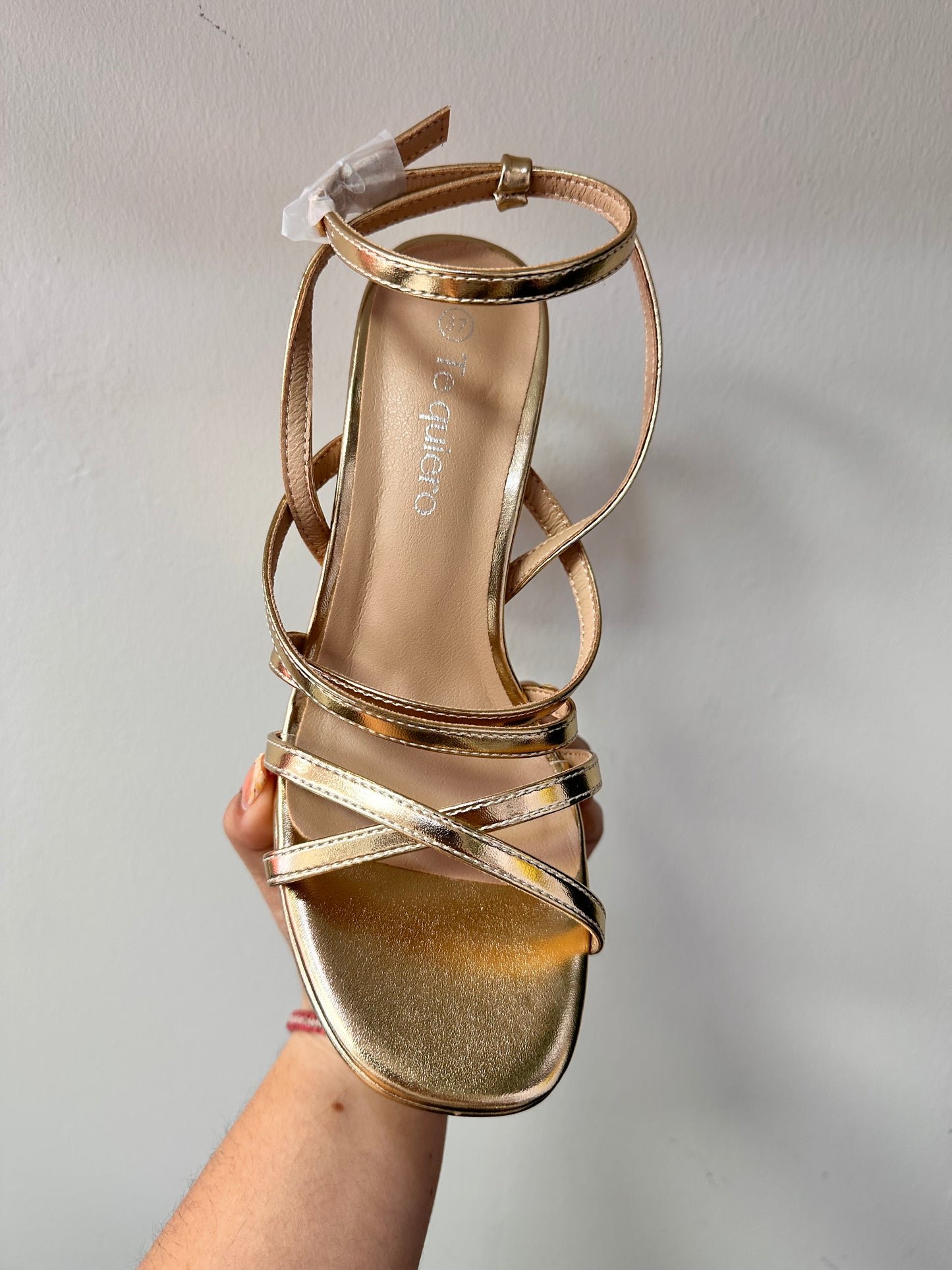 Tacón plataforma dorado