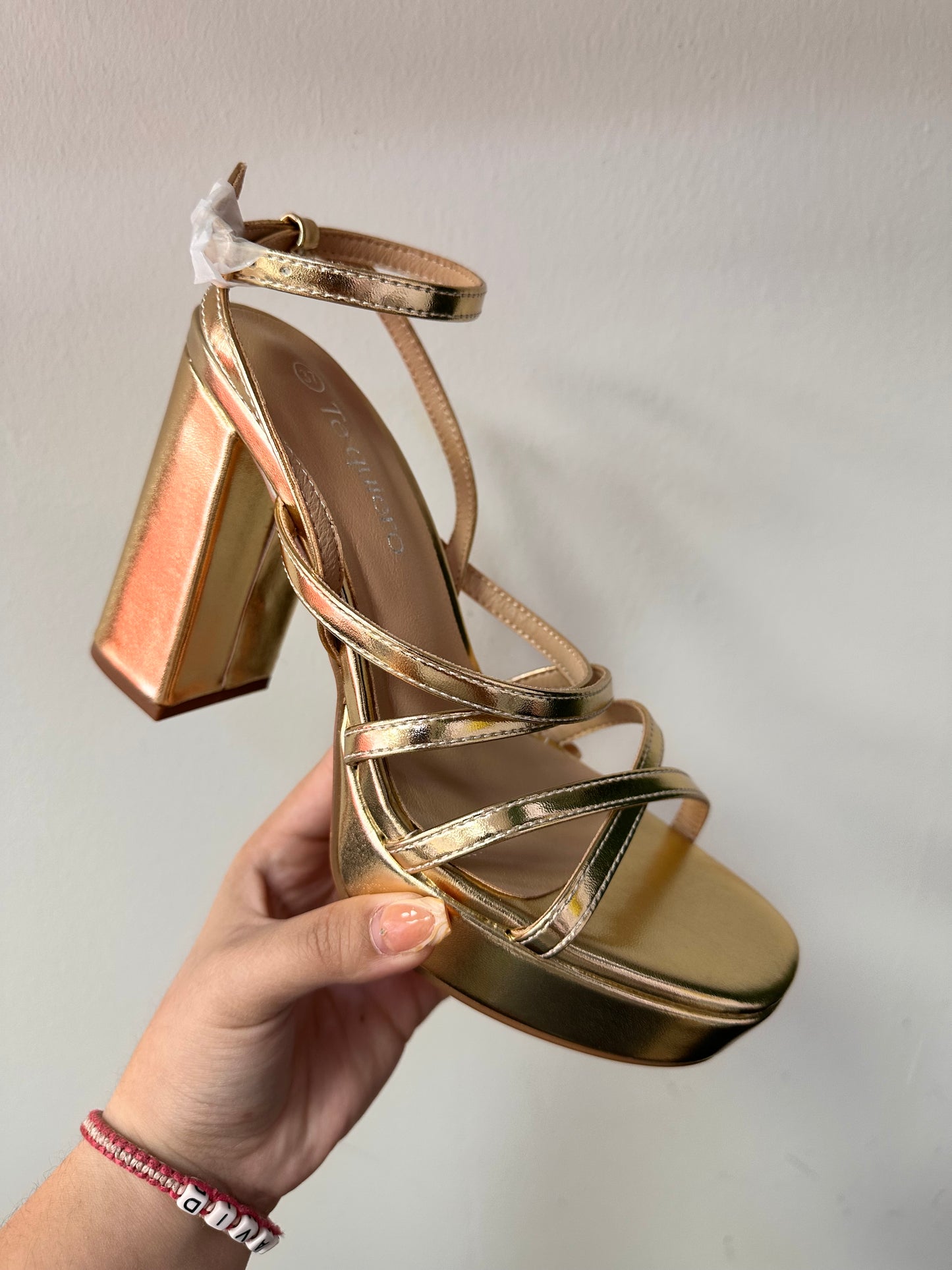 Tacón plataforma dorado